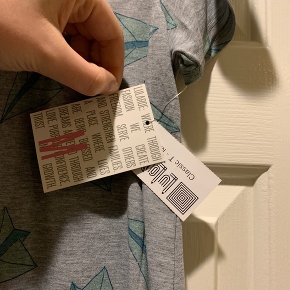 LuLaRoe Classic T - Picture 2 of 5